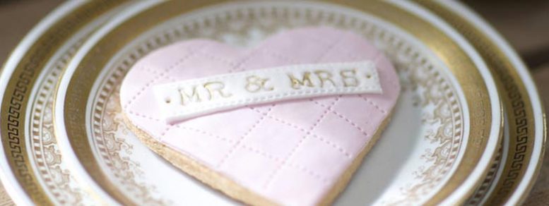 The tradition of wedding favours - Grim&#039;s Dyke Hotel